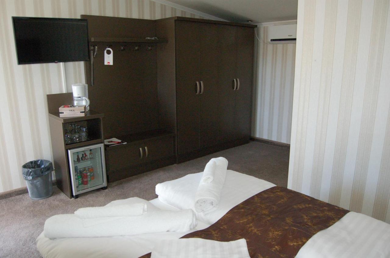 Control Motel Jaszbereny Exterior photo