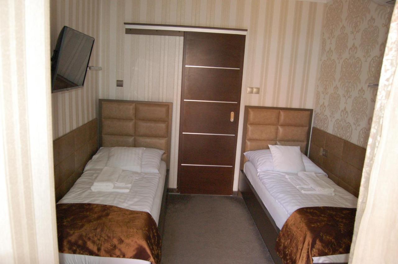 Control Motel Jaszbereny Exterior photo